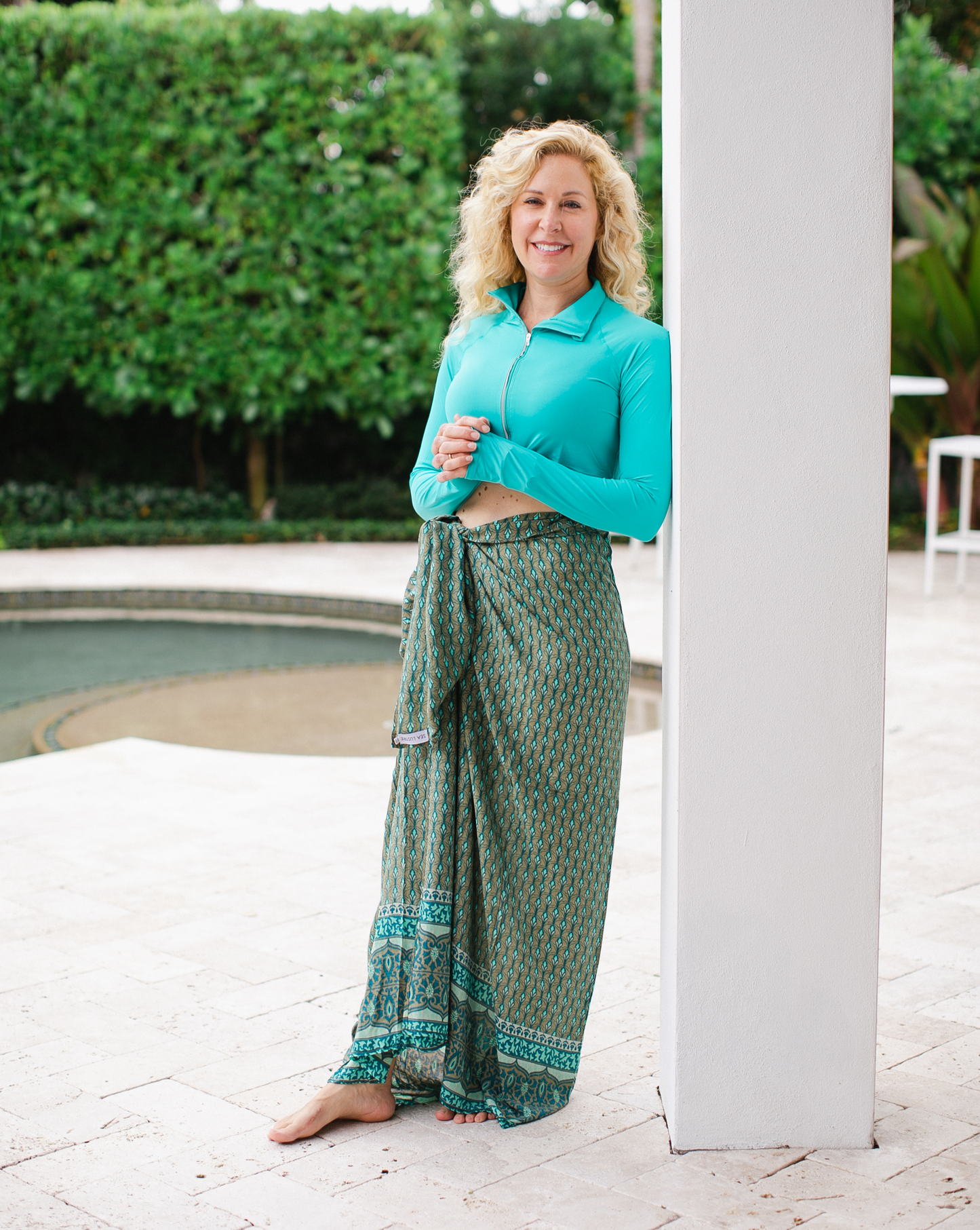 WOMEN'S FULL ZIP CROP TOP (4010)