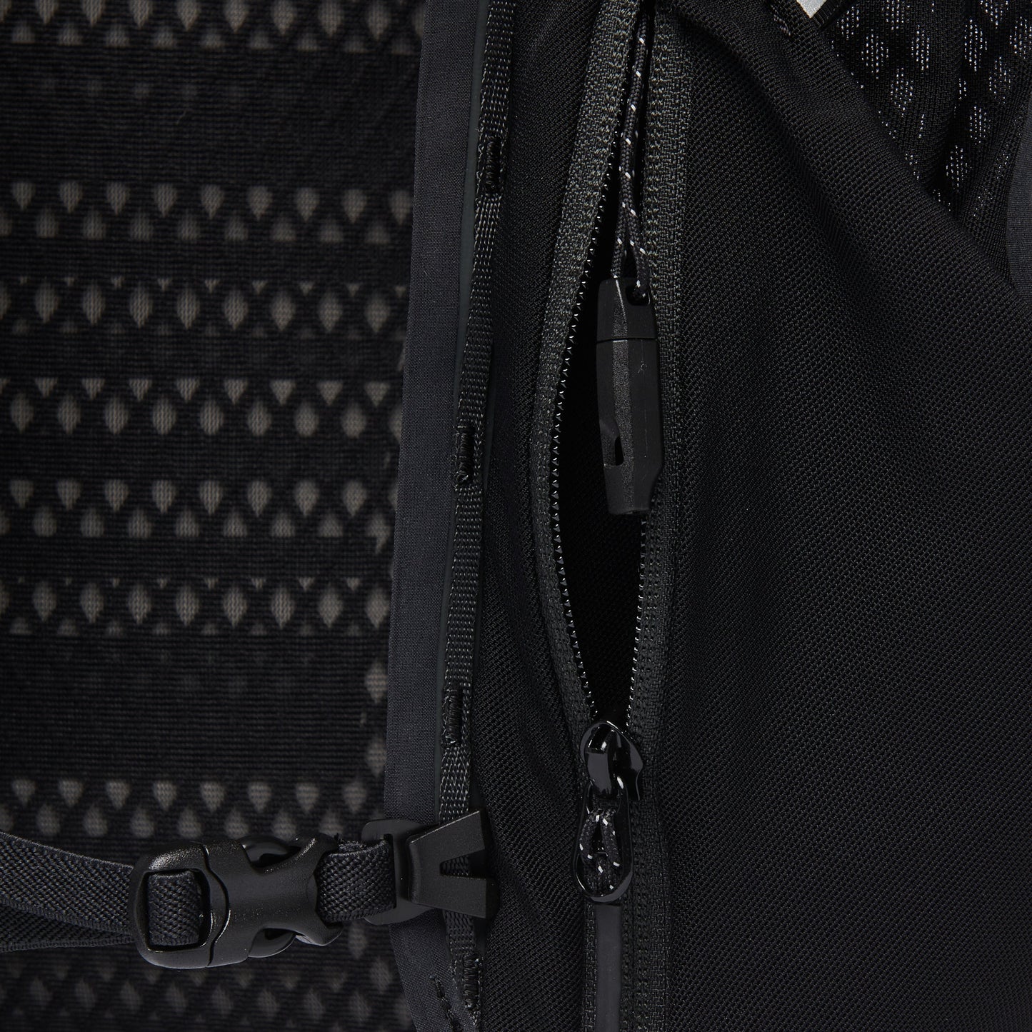 Distance 8 Backpack - Past Season
