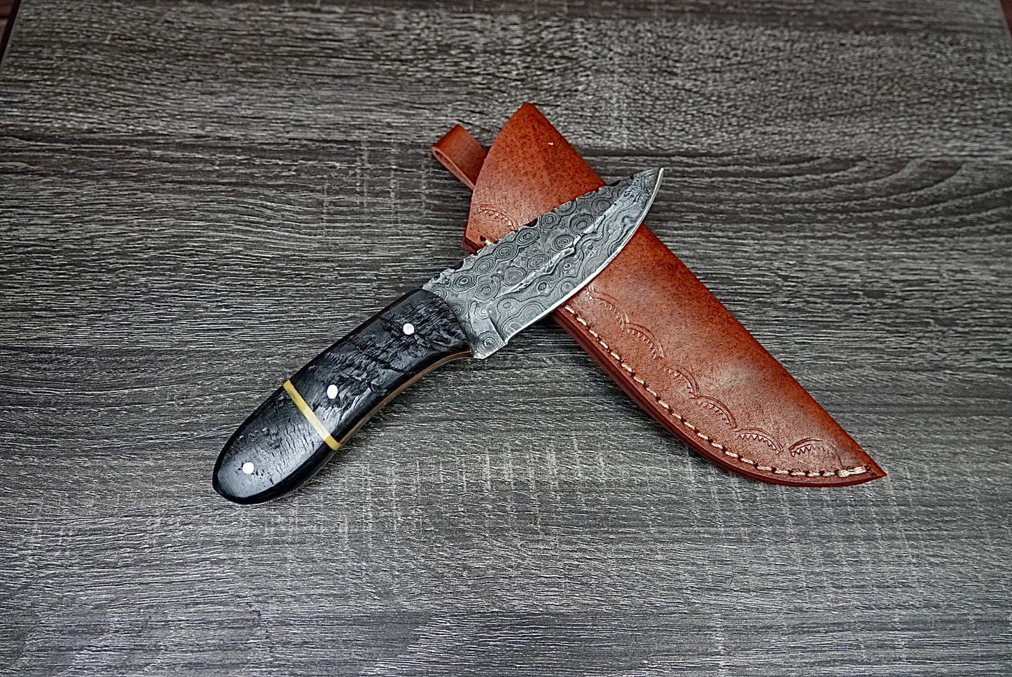 Handmade Damascus Steel Hunting Survival EDC knife Horn Handle, Leather Sheath