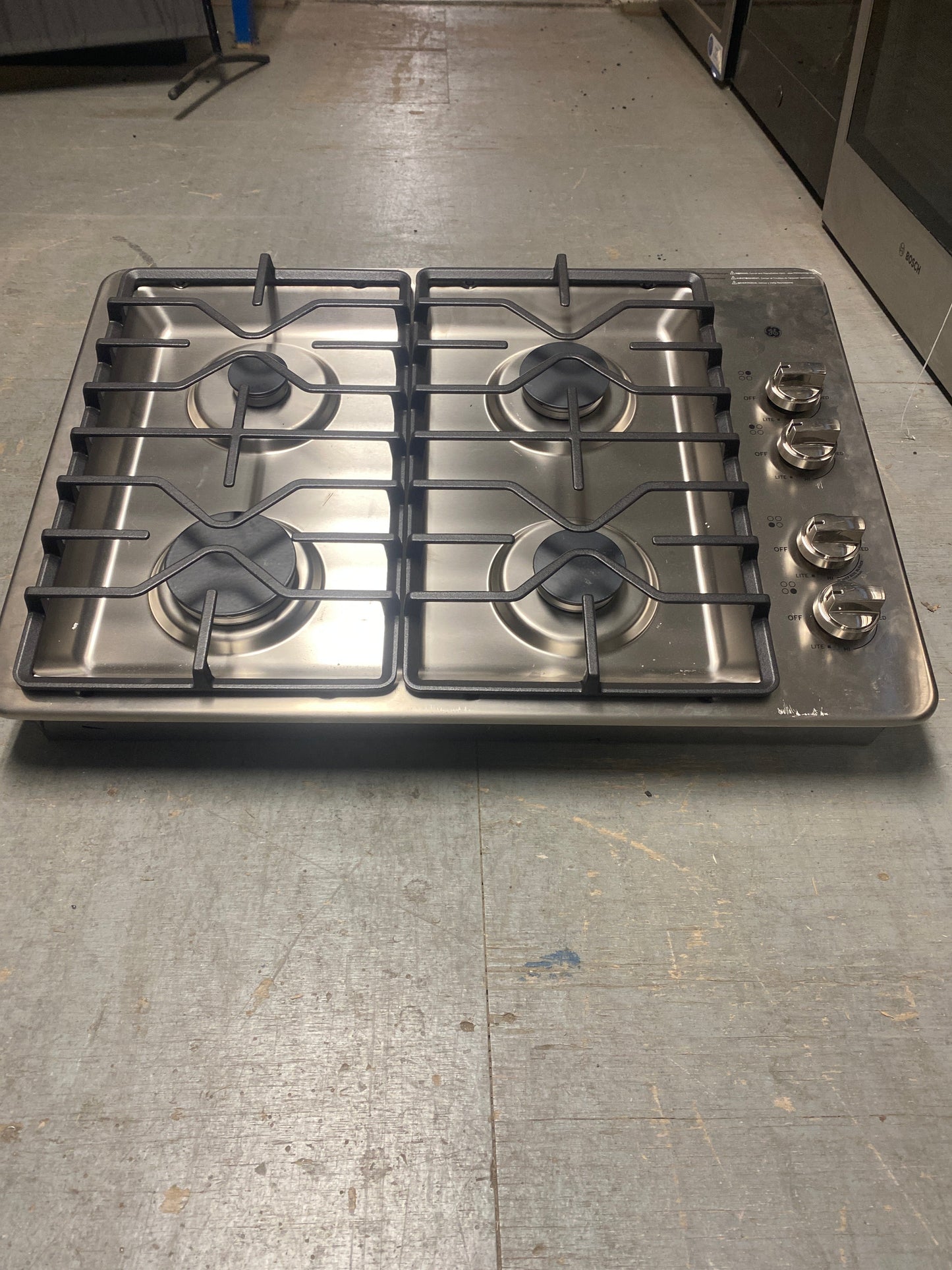 New GE 30” 4-burner Natural Gas Cooktop