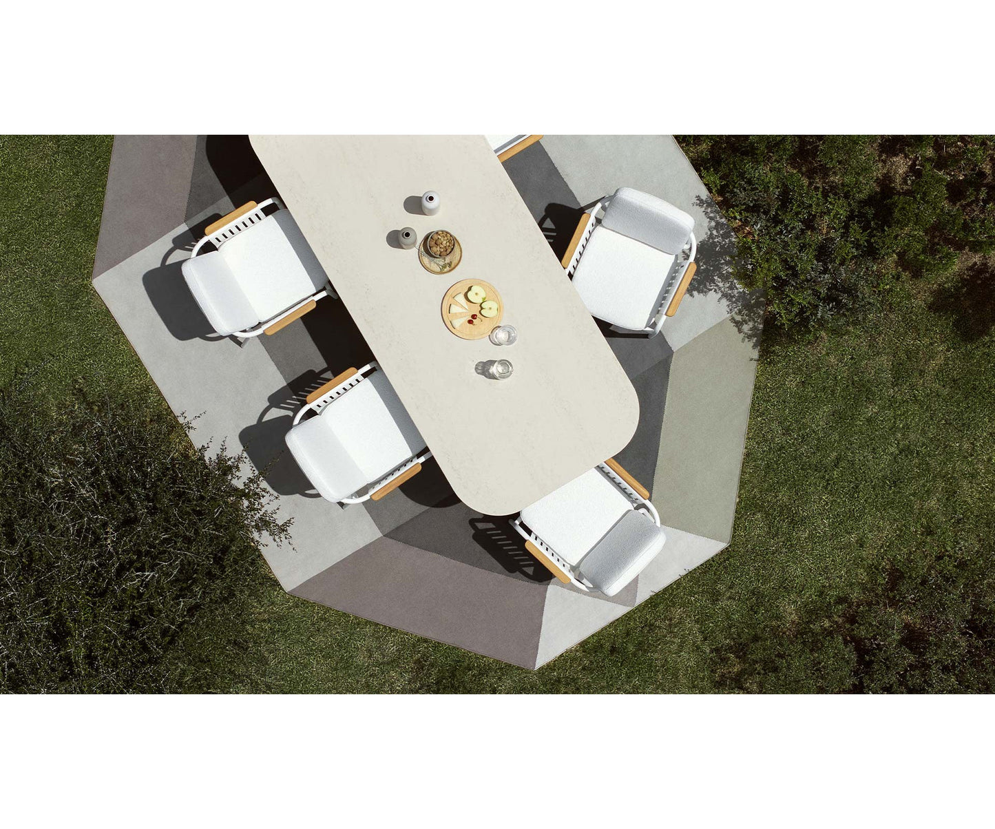 Capa Rectangular Dining Table