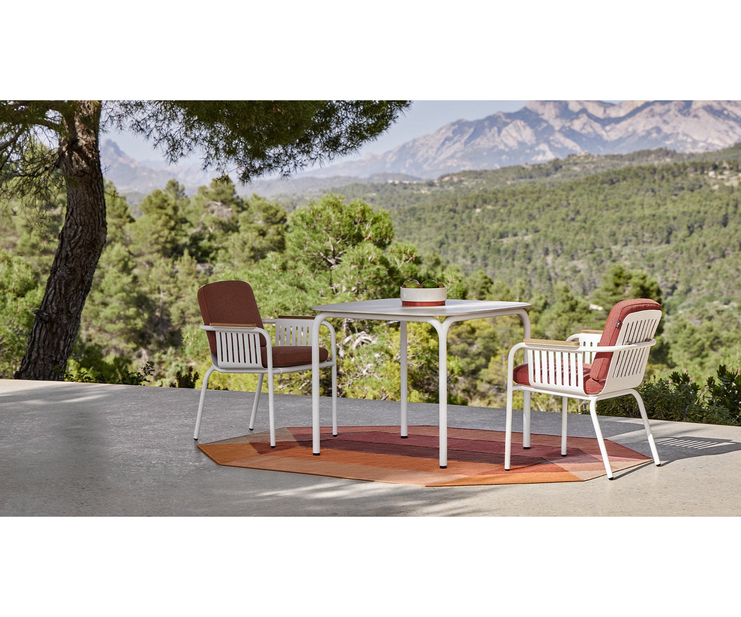 Capa Square Dining Table