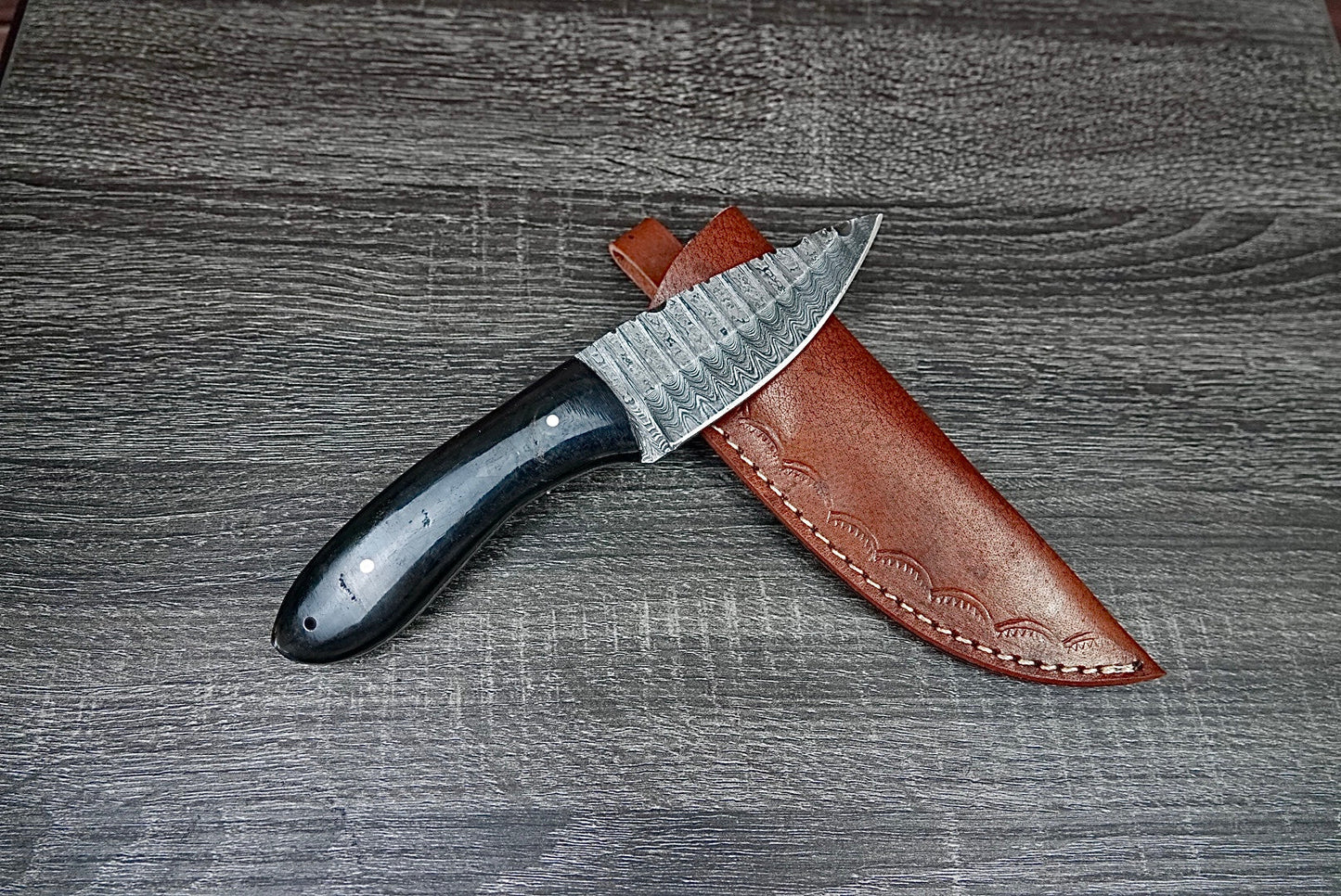 Handmade Damascus Steel Hunting Survival EDC knife Horn Handle, Leather Sheath