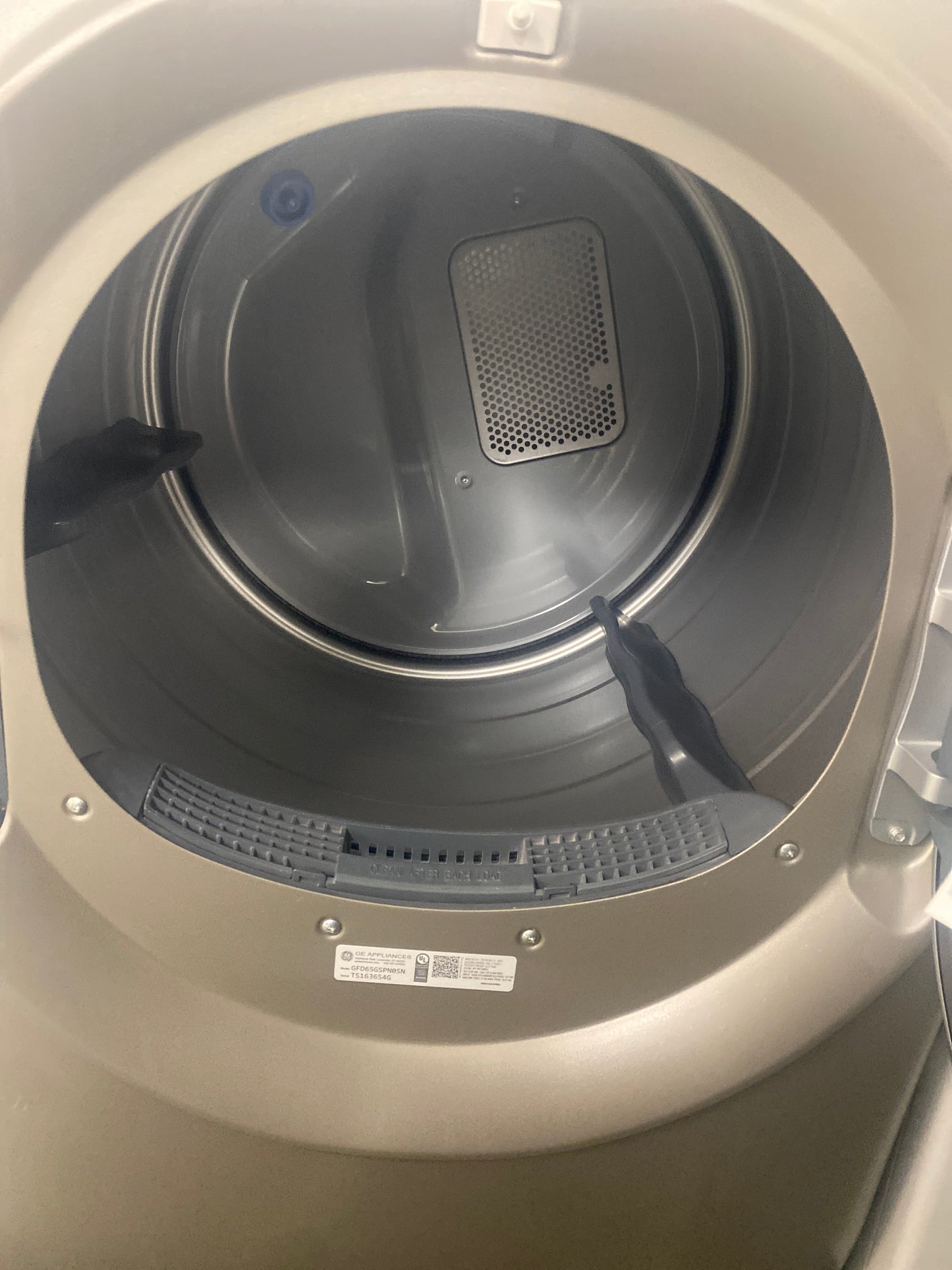 GE 7.4 cu. ft. Capacity Natural Gas Dryer