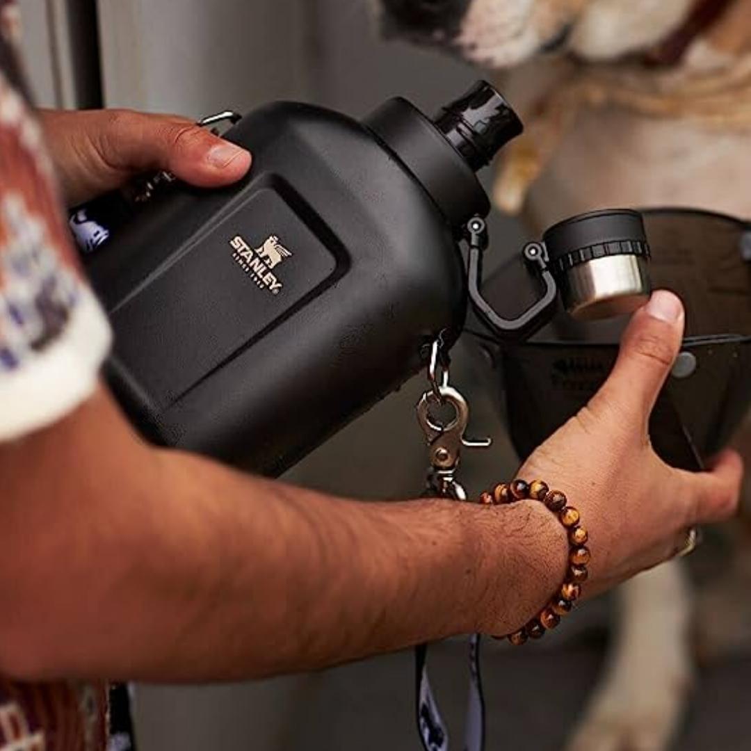 Stanley Legend Classic Canteen 1.1 Qt / 1.0 L Matte Black