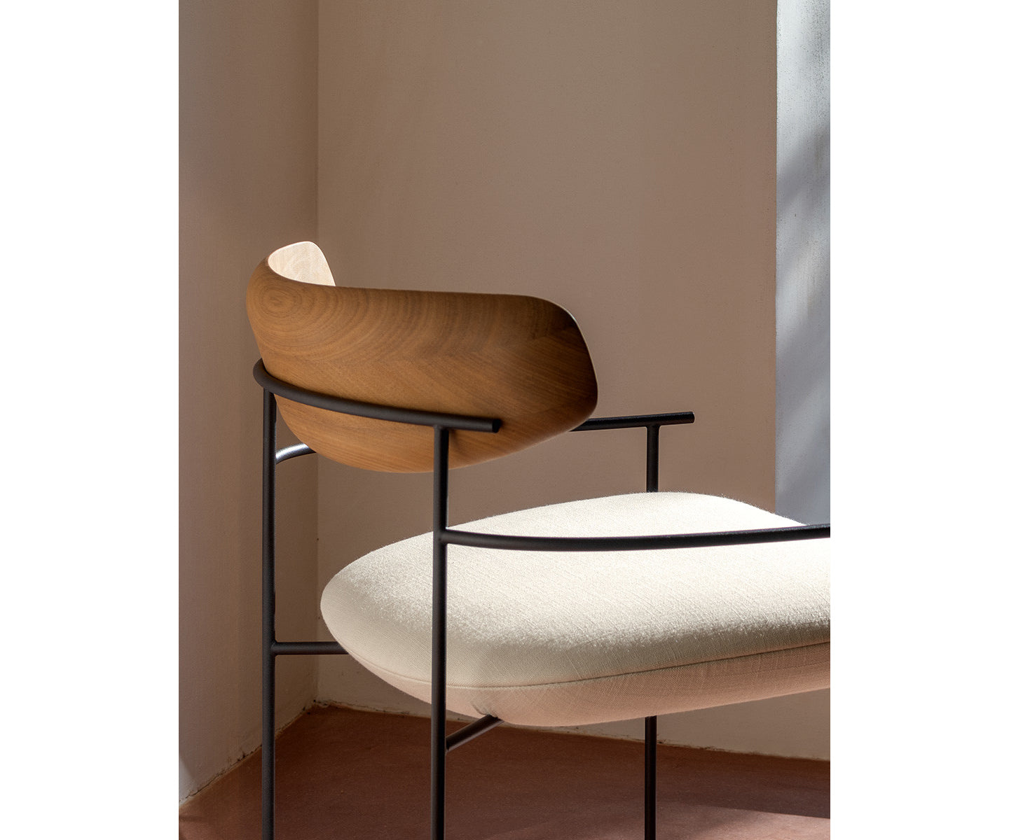 Keel Outdoor Lounge Chair