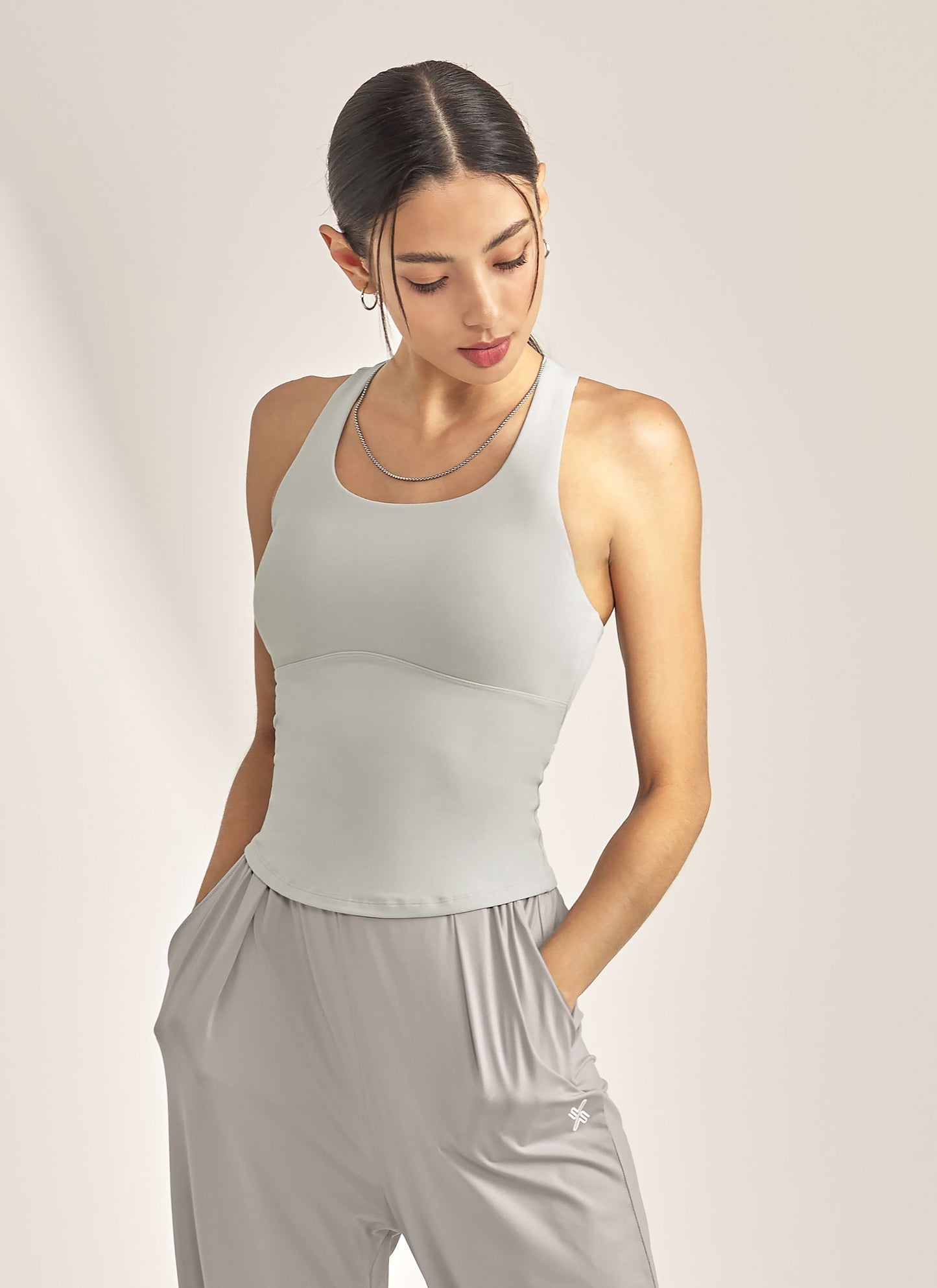 [1+1] Back Slit Round Top