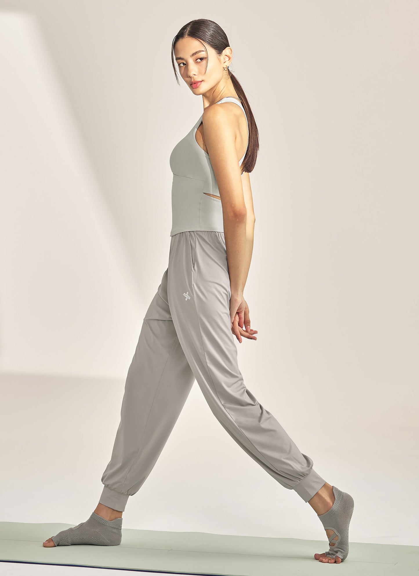 [1+1] Back Slit Round Top