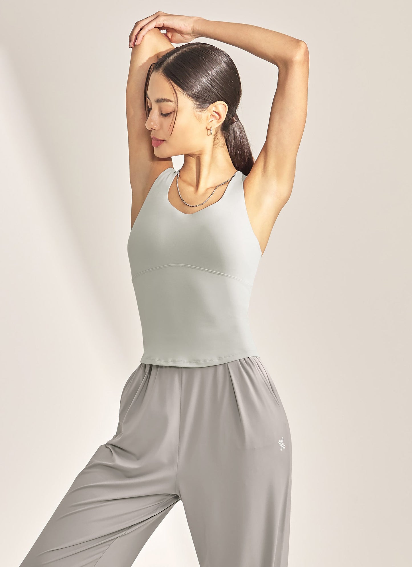 [1+1] Back Slit Round Top