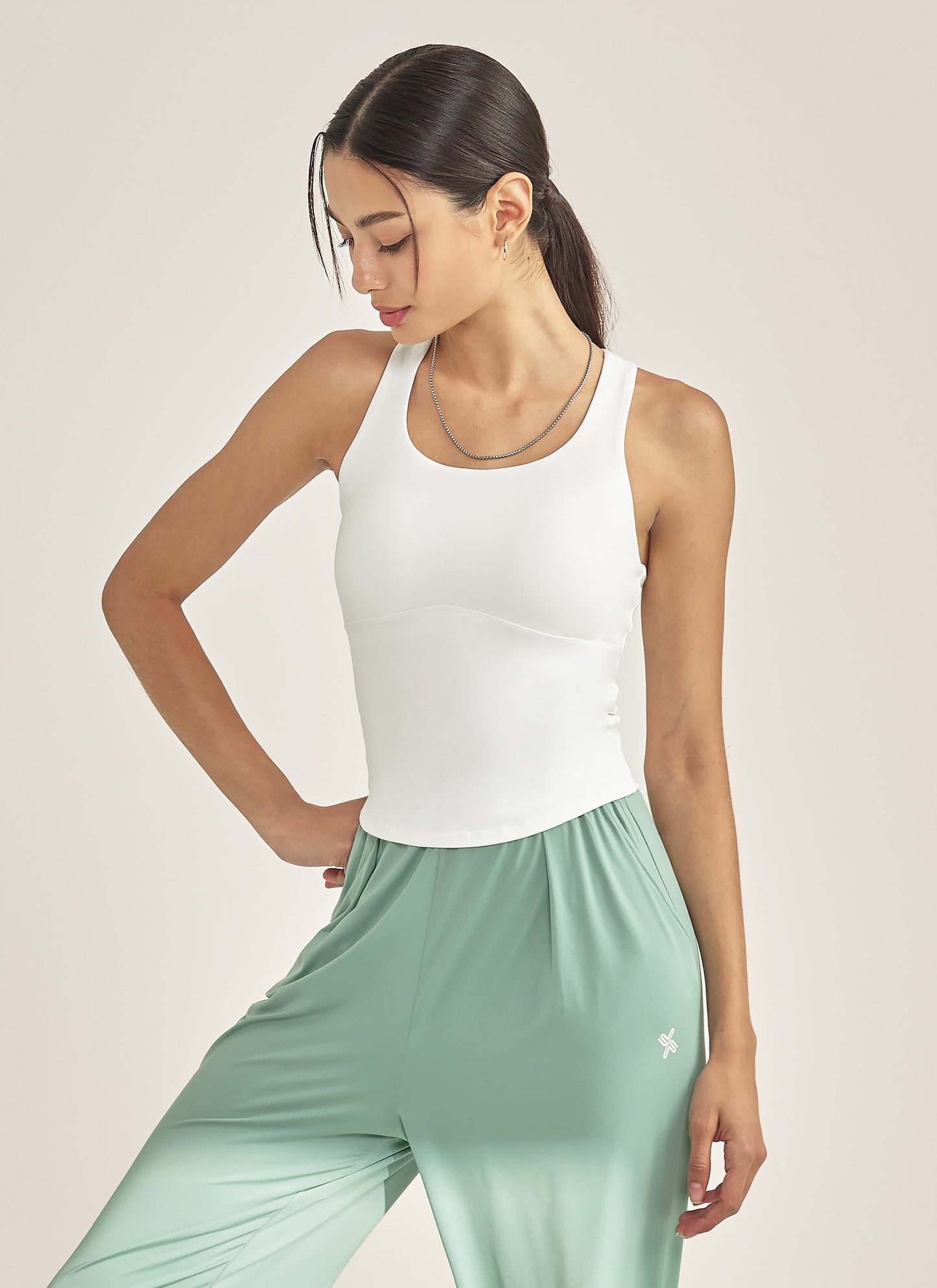 [1+1] Back Slit Round Top