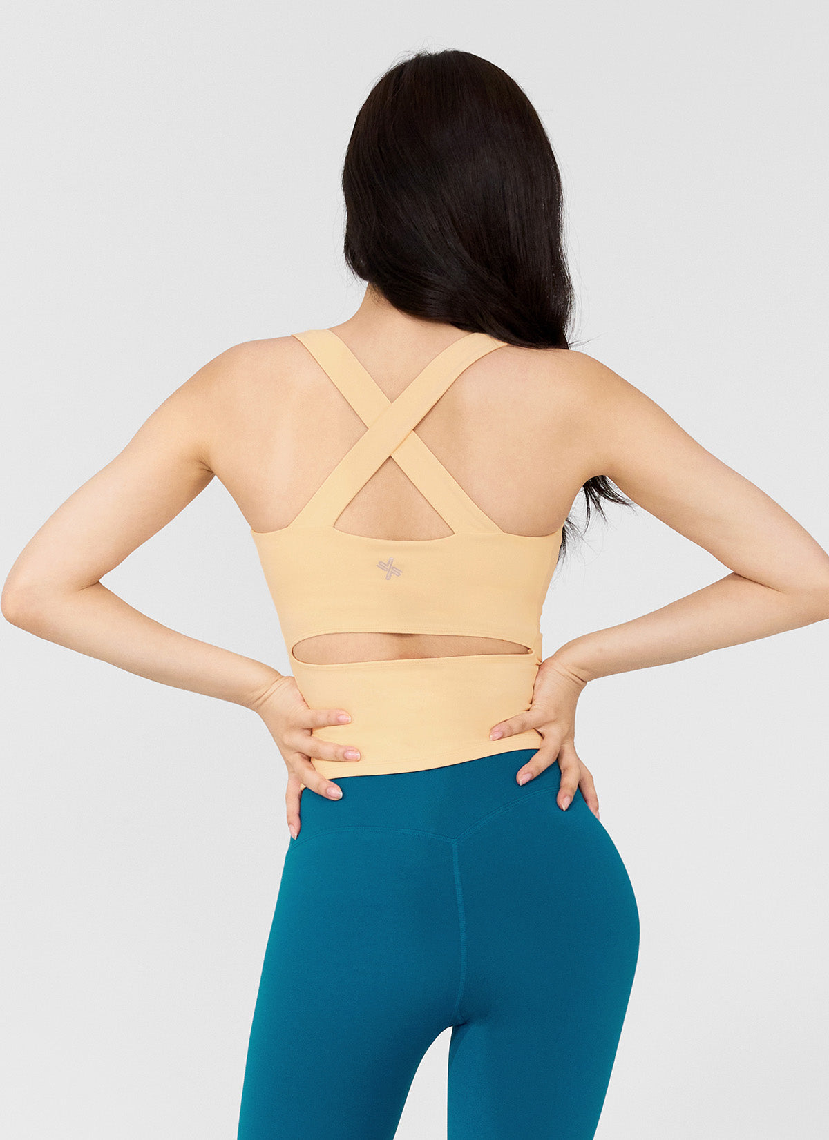 [1+1] Back Slit Round Top