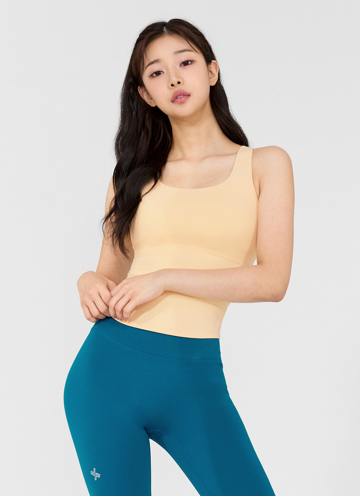 [1+1] Back Slit Round Top