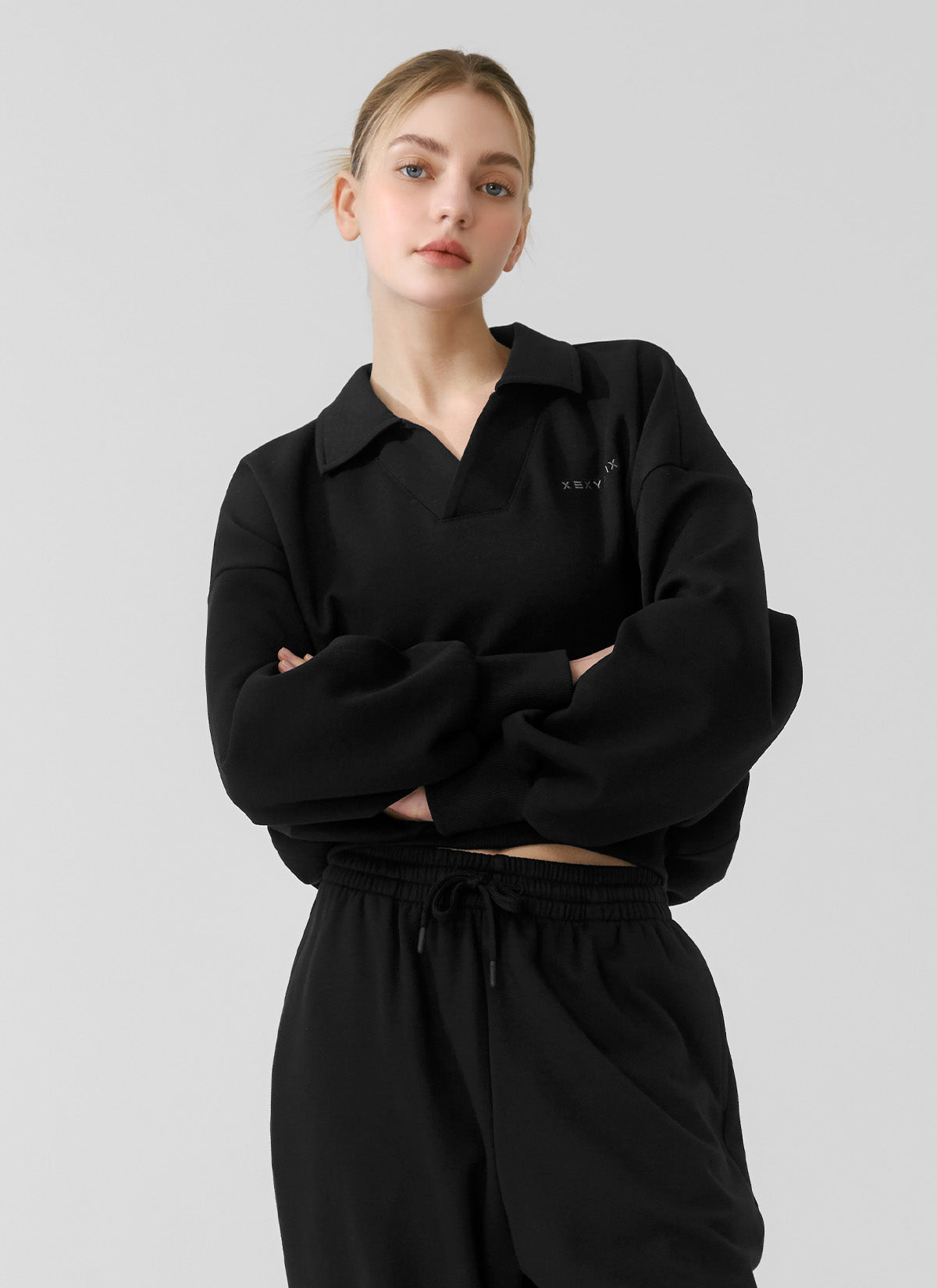 Mild Logo Collar Crop Sweatshirt