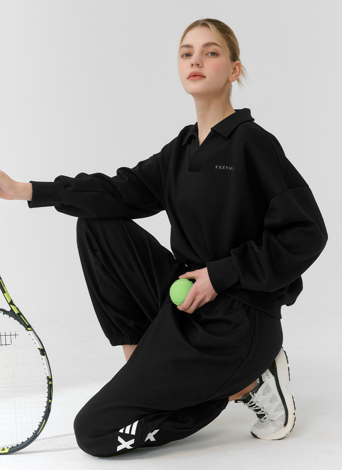 Mild Logo Collar Crop Sweatshirt