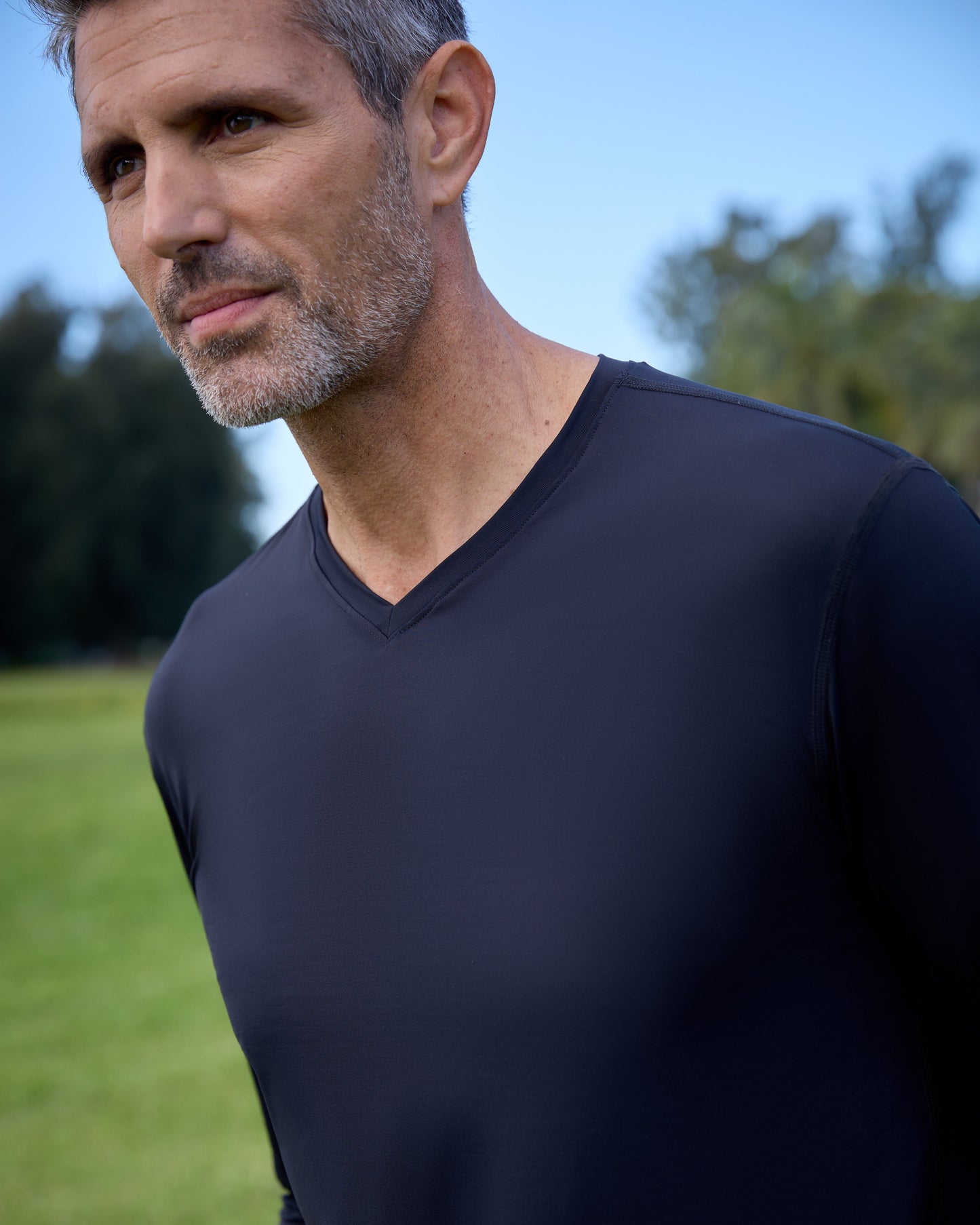 MEN'S PERFORMANCE V-NECK (12003)