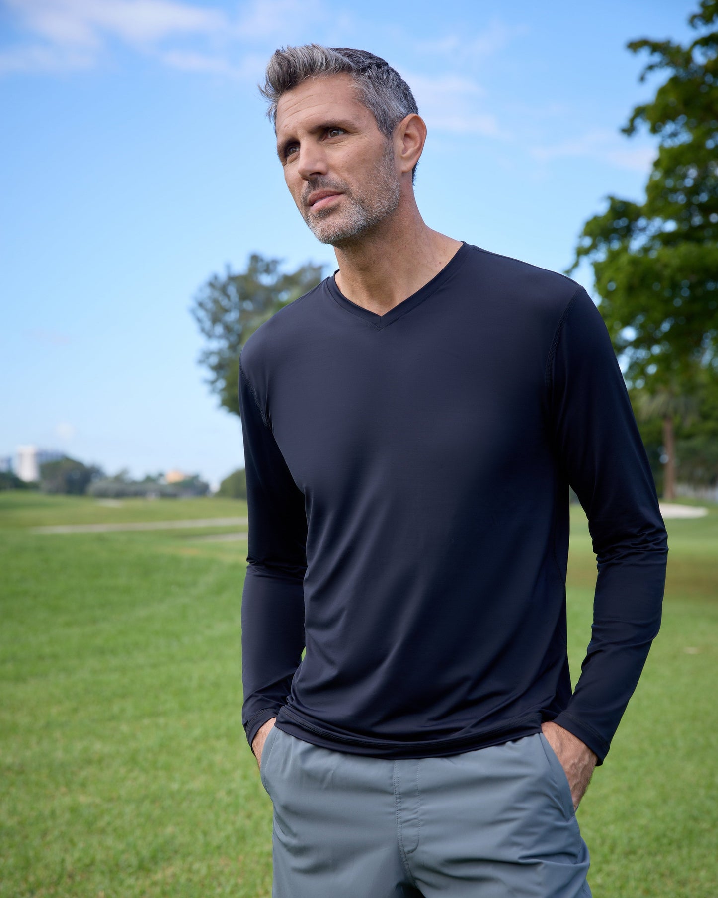 MEN'S PERFORMANCE V-NECK (12003)