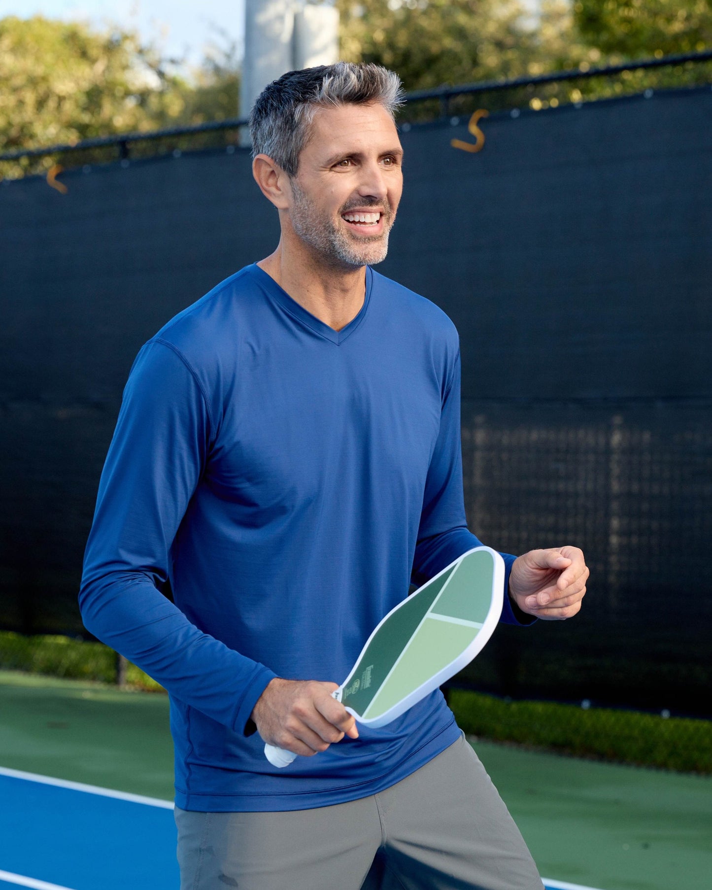 MEN'S PERFORMANCE V-NECK (12003)