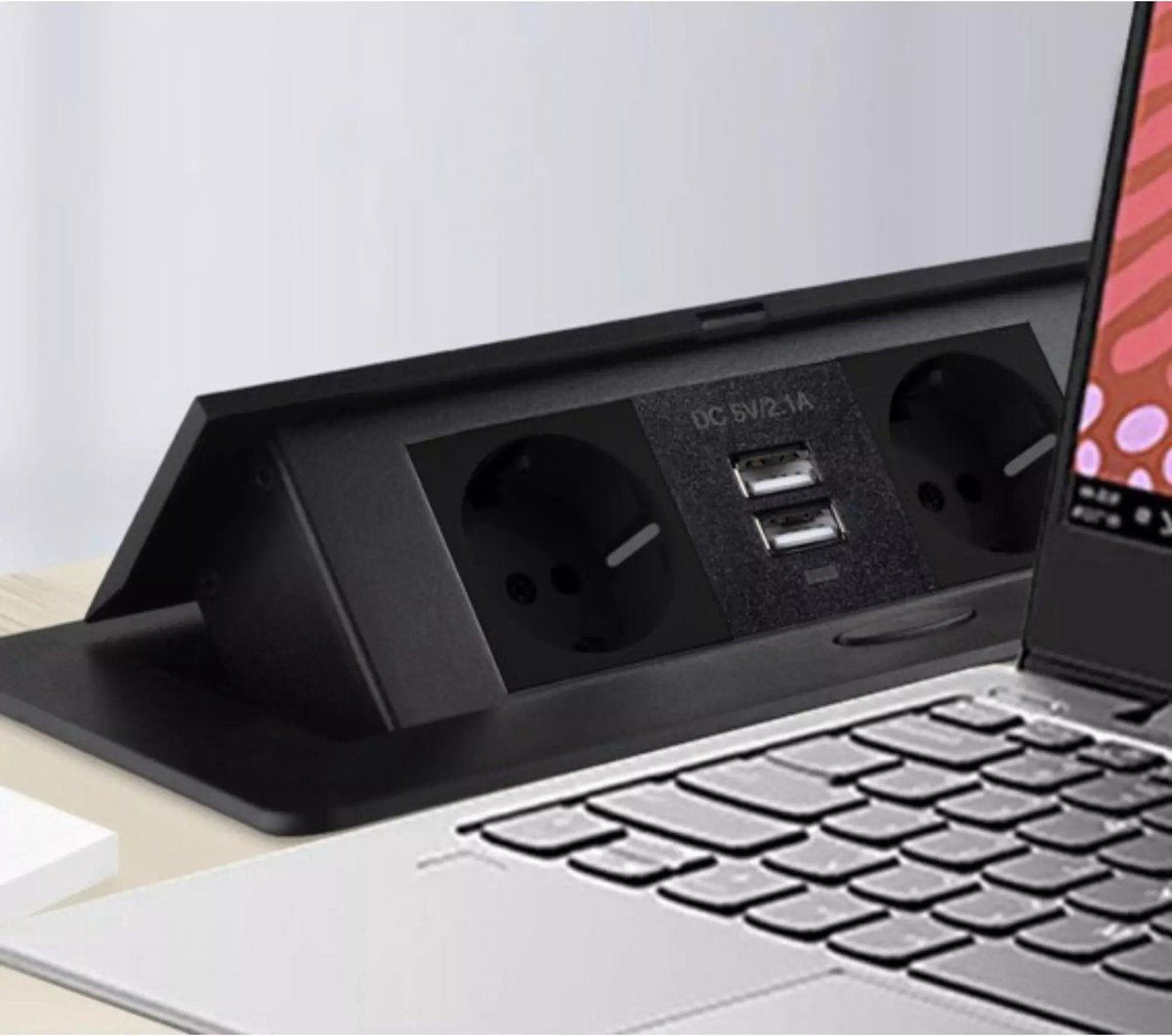 Izoxis Inbouwbare USB Stopcontact: Stijl en Functionaliteit voor Elk Oppervlak