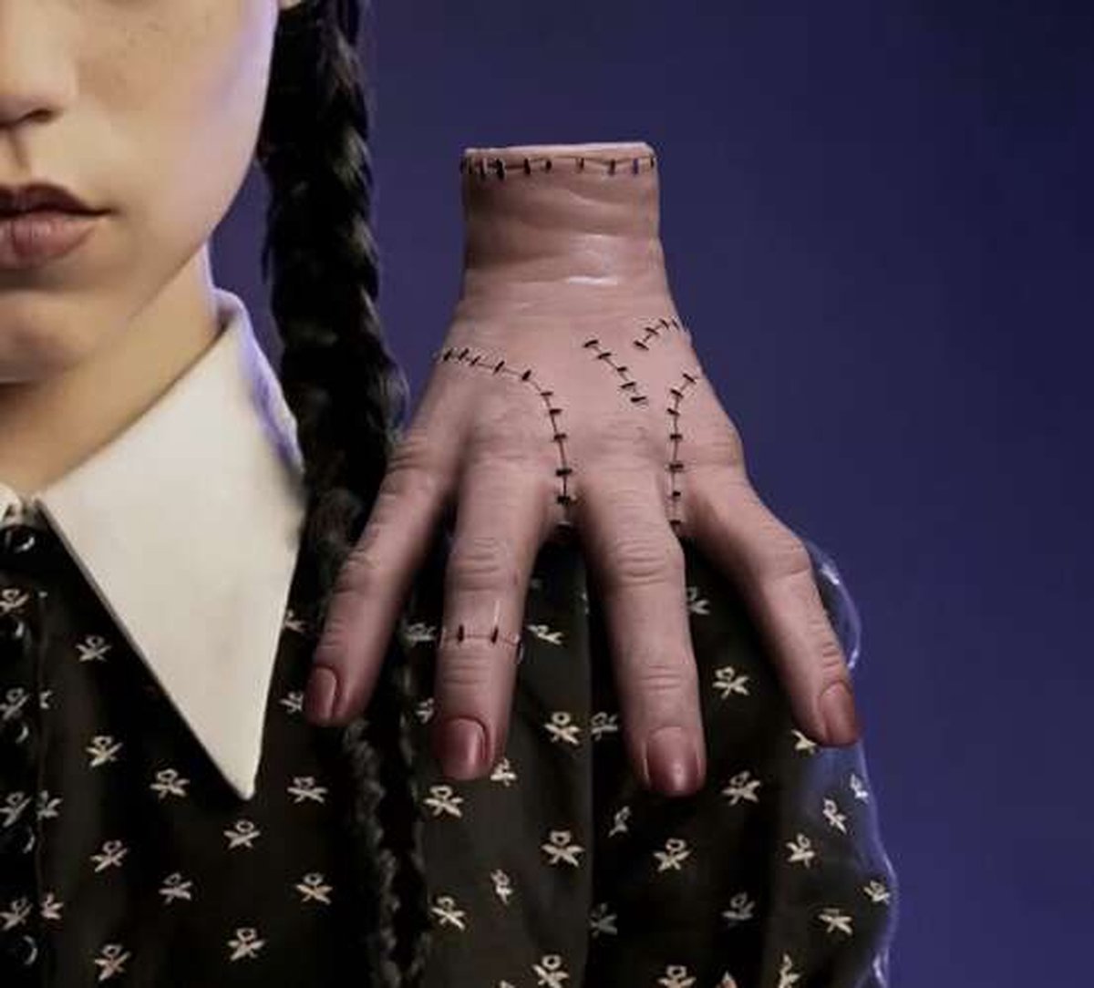 Afgehakte griezelhand met hechtingen | Adams Family