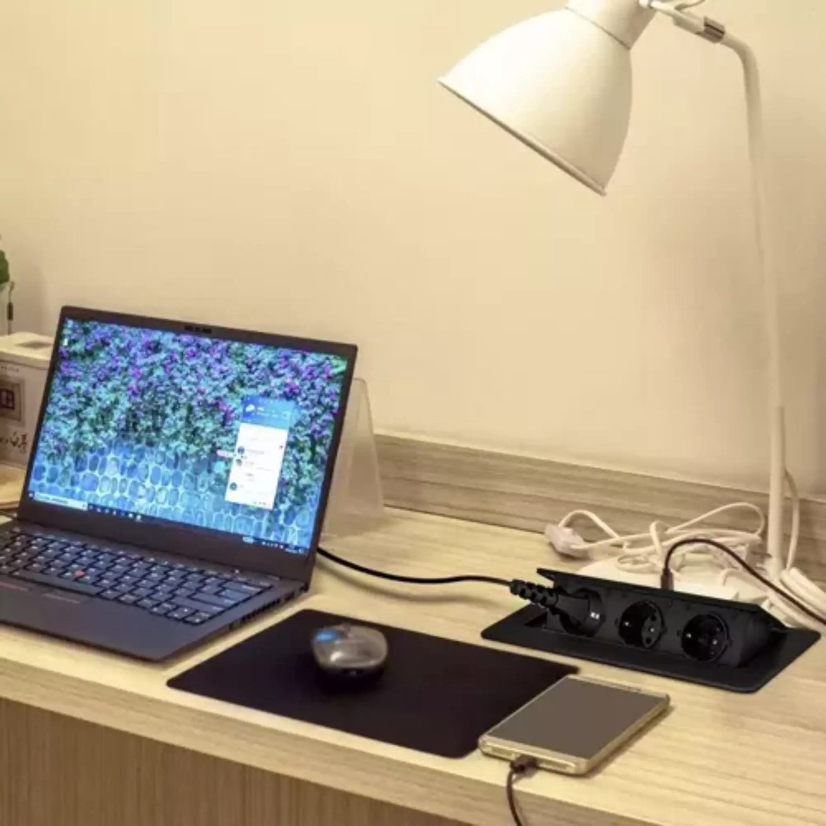 Izoxis Inbouwbare Triple Stopcontact: Stijlvolle Stroomoplossingen