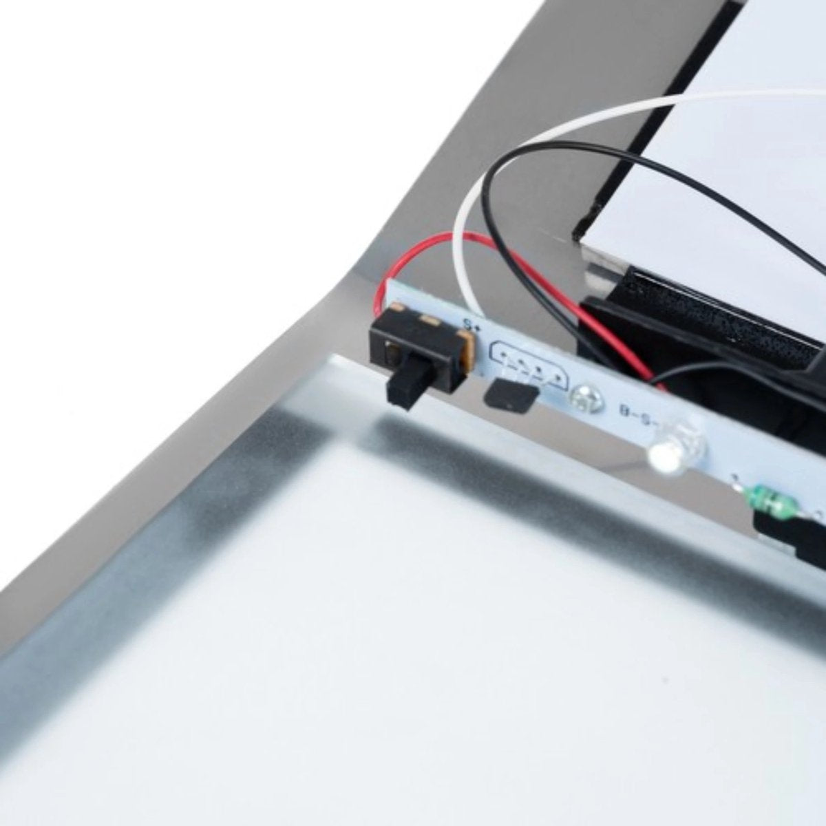 Izoxis Zilver huisnummer met schemersensor en zonnepaneel