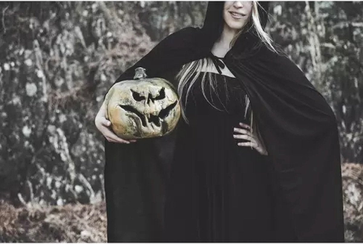 Malatec Lange Cape met Capuchon - Een Essentieel Kostuumstuk