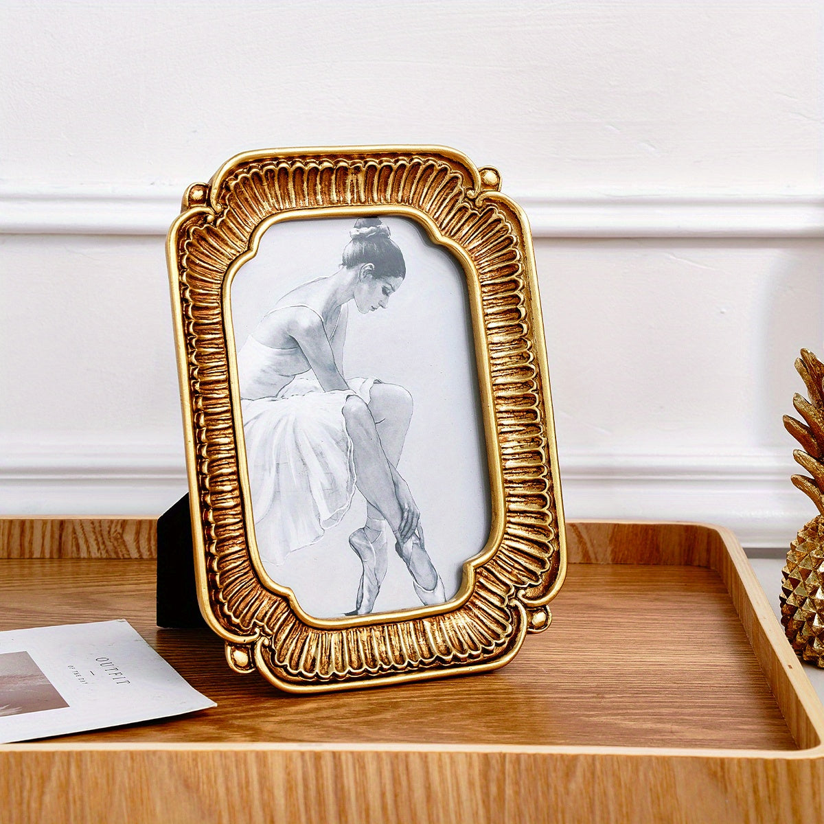 Vintage Golden-Tone Floral Pattern Photo Frame - CPL2