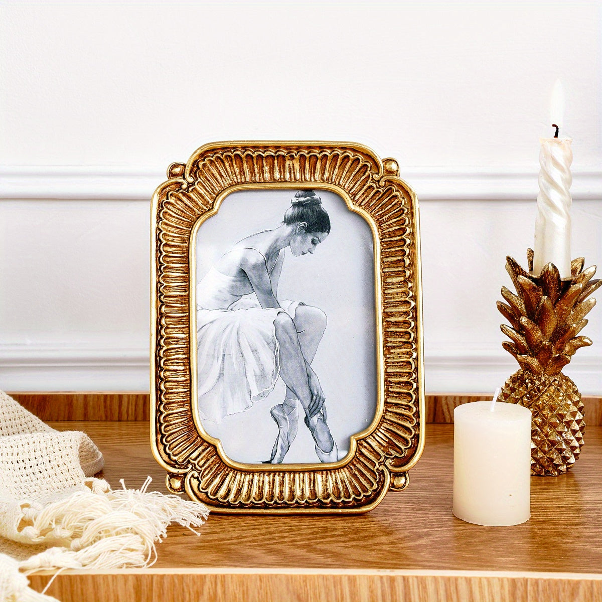 Vintage Golden-Tone Floral Pattern Photo Frame - CPL2