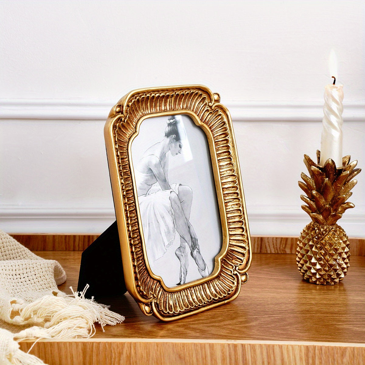 Vintage Golden-Tone Floral Pattern Photo Frame - CPL2