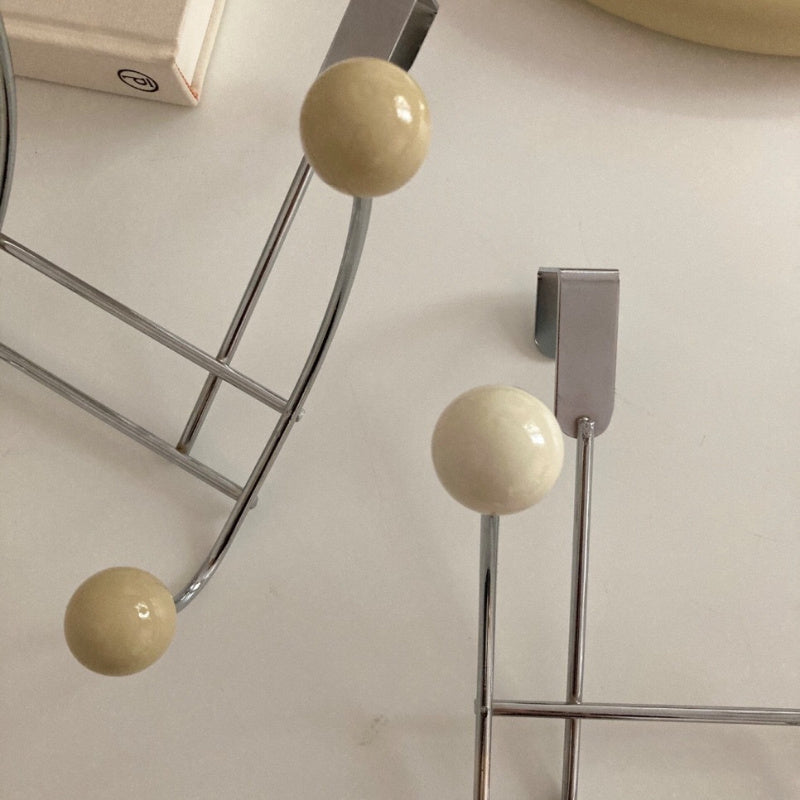 Stylish And Elegant Bedroom with Antique Decor - SKQ3