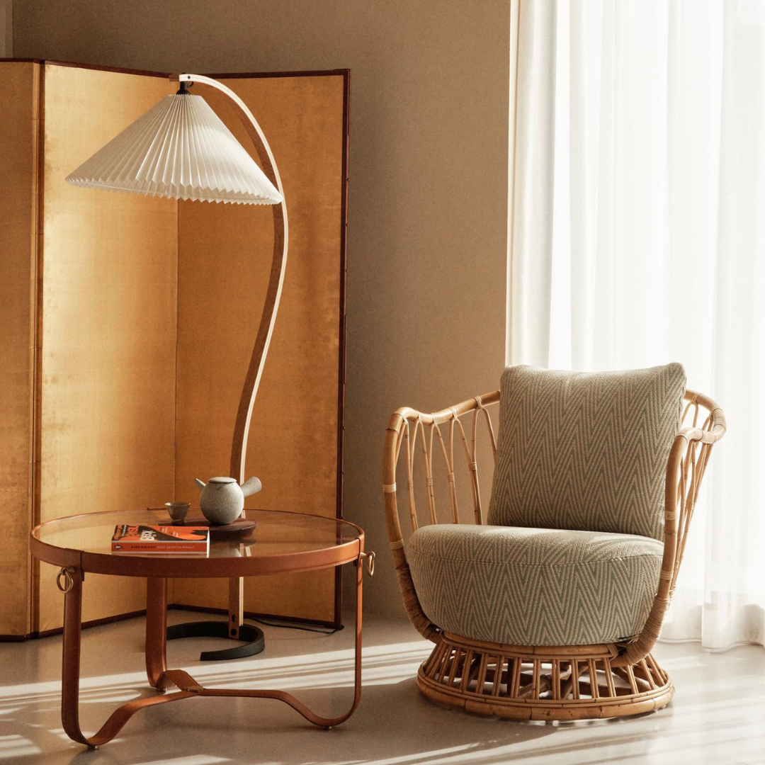 Curved Wooden Floor Lamp With Pleated Shade