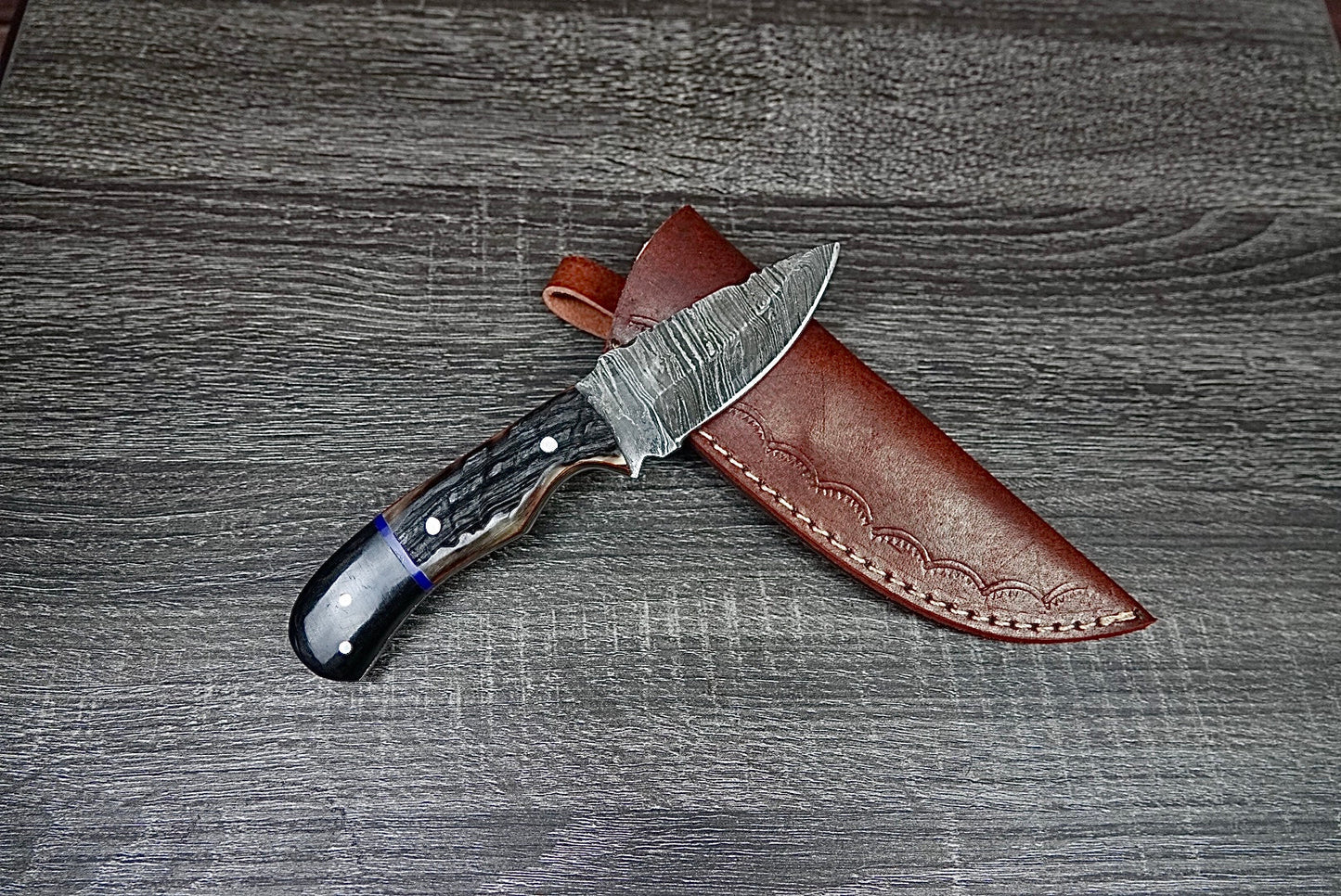 Handmade Damascus Steel Hunting Survival EDC knife Horn Handle, Leather Sheath