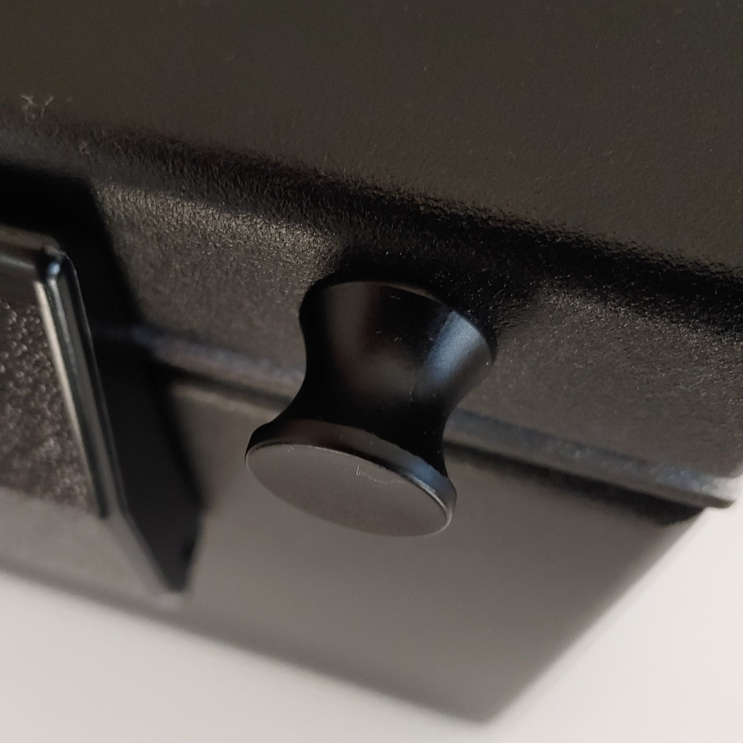RF•STOP Faraday Isolation Box