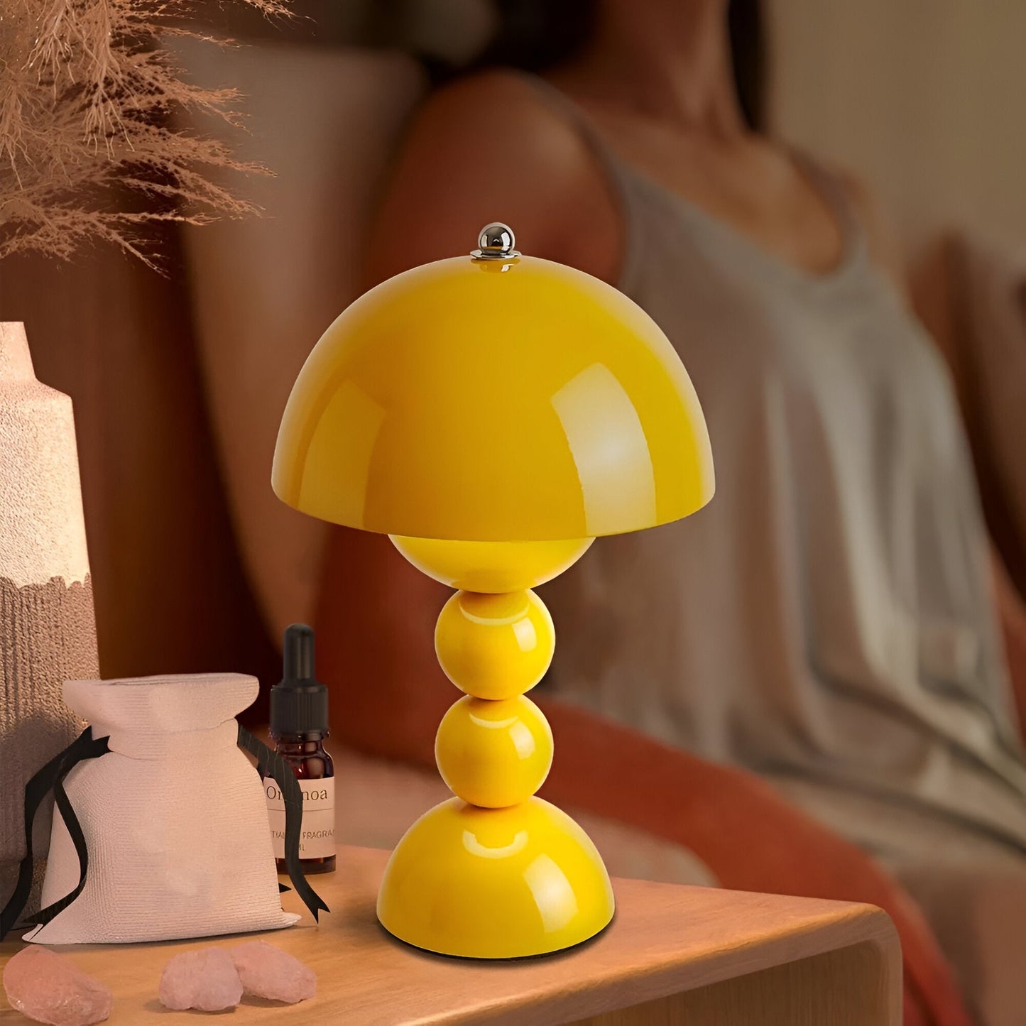 Wireless Bud Table Lamp With Stacked Sphere Base