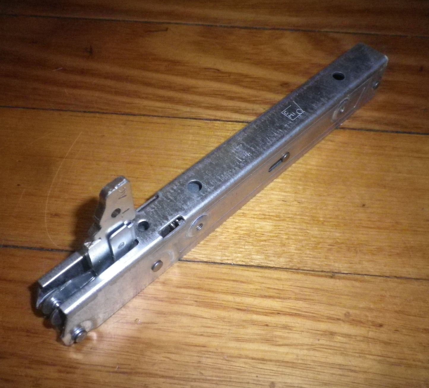 Whirlpool, Ariston Underbench Oven Door Hinge - Part # 480121100261, SE209