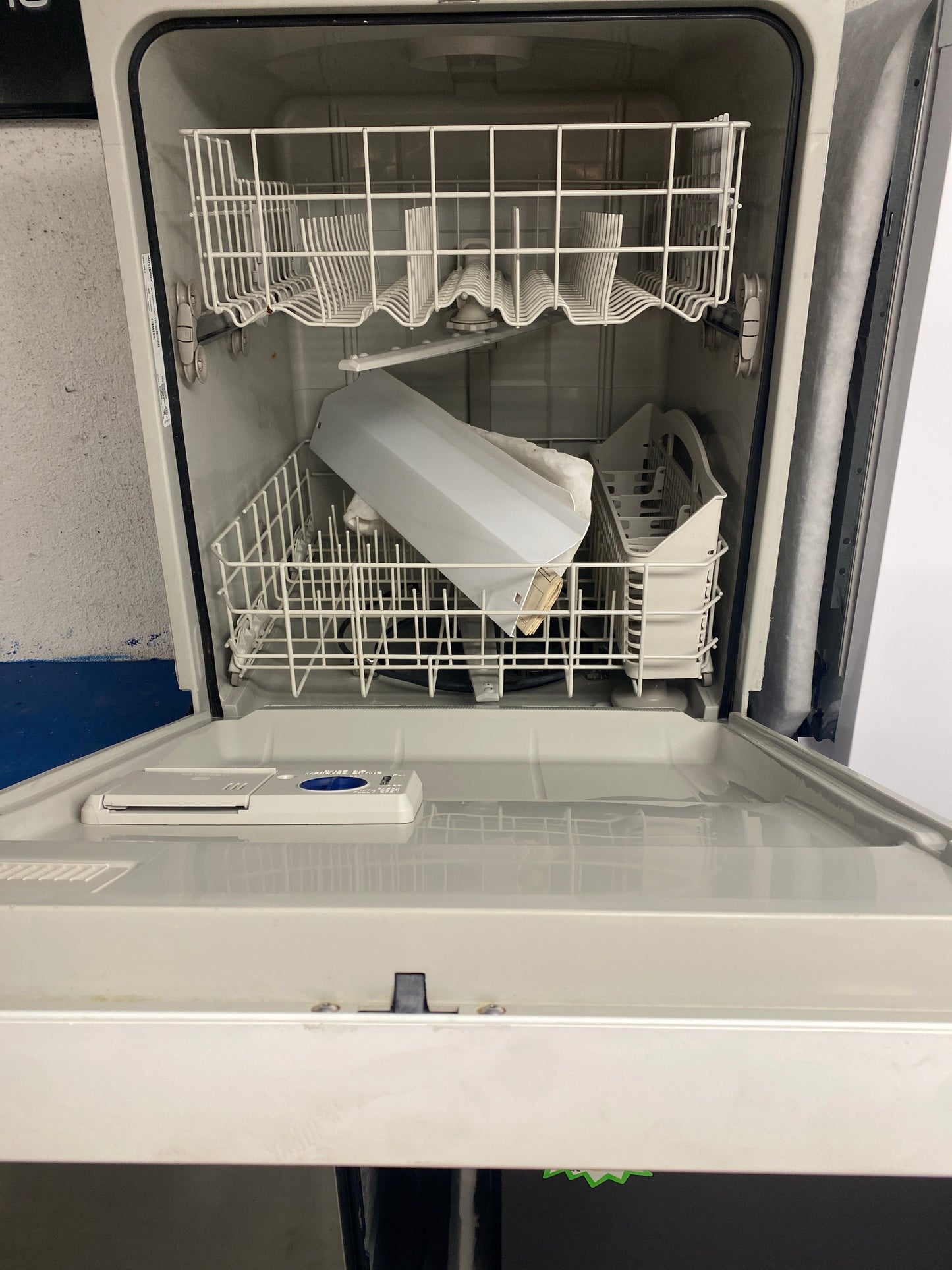 Whirlpool white 24” Front-Control Dishwasher