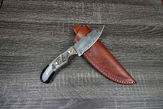 Handmade Damascus Steel Hunting Survival EDC knife Horn Handle, Leather Sheath
