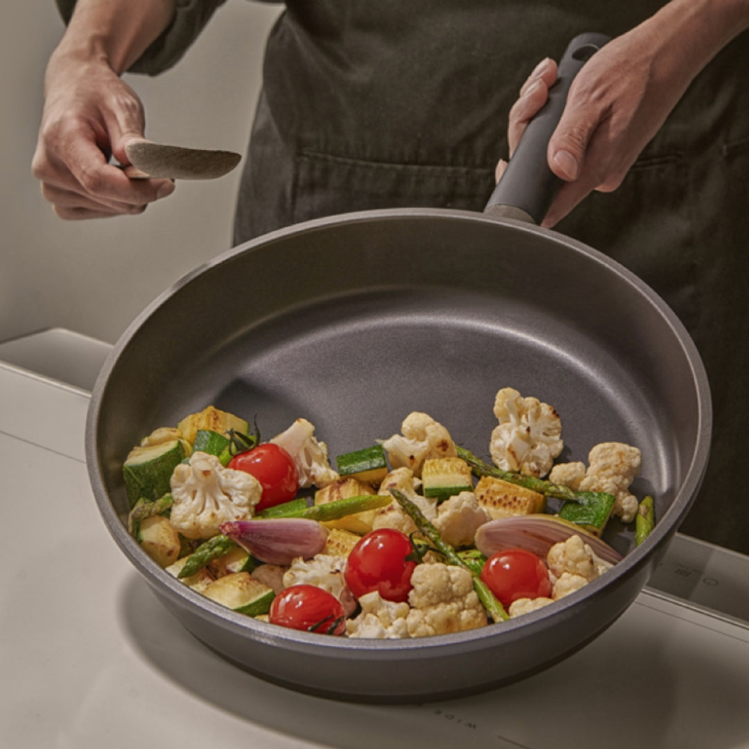[New] 11 in Kyndell Nonstick Ceramic Frying Pan, Induction Compatible (CFP-B2810HGB)