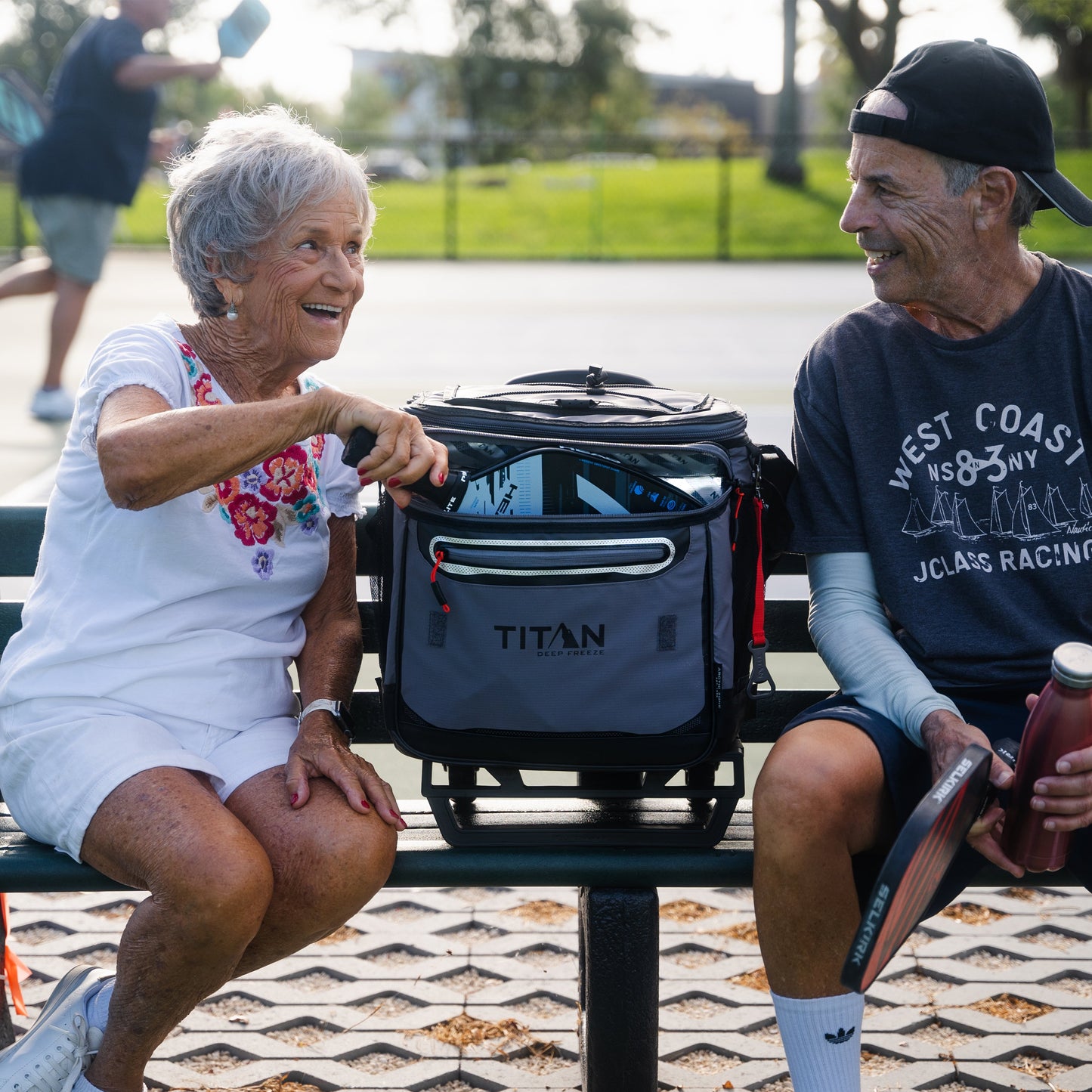60 (50+10) Can Wheeled Cooler