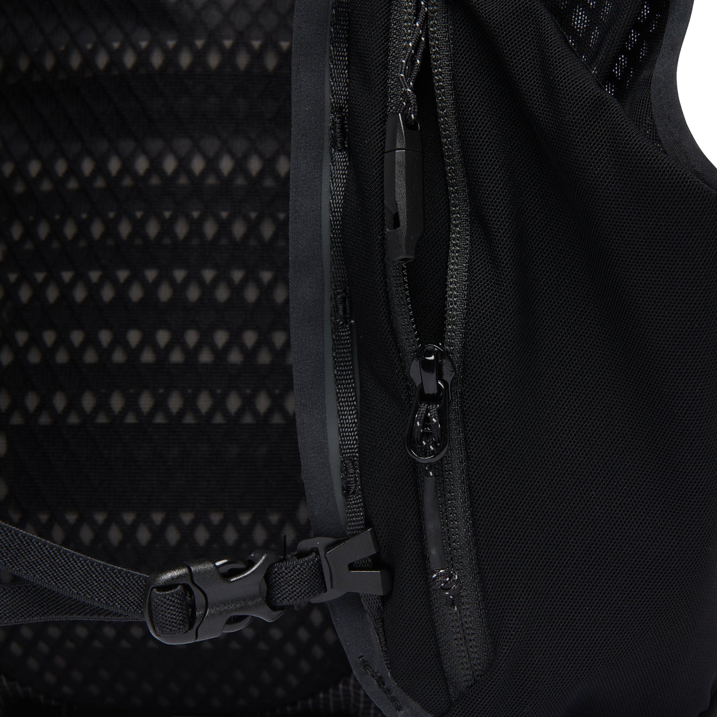 Distance 8 Backpack - Past Season