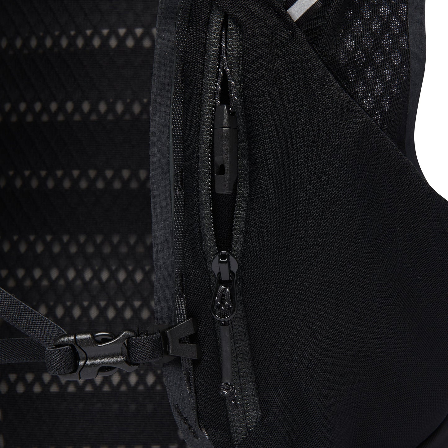 Distance 15 Backpack - Past Season