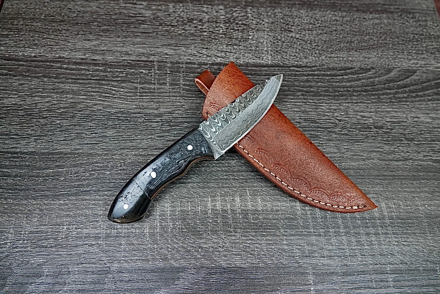 Handmade Damascus Steel Hunting Survival EDC knife bull Horn Handle, Leather Sheath