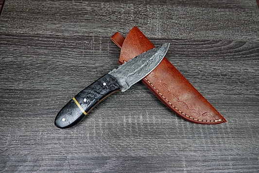 Handmade Damascus Steel Hunting Survival EDC knife Horn Handle, Leather Sheath