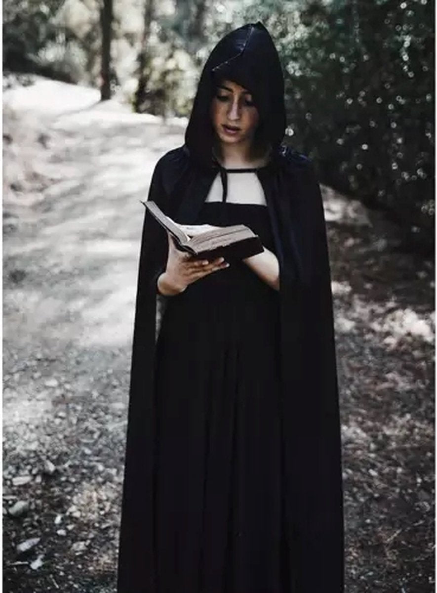 Malatec Lange Cape met Capuchon - Een Essentieel Kostuumstuk