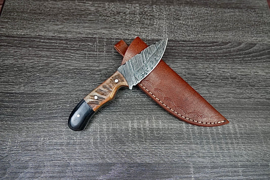 Handmade Damascus Steel Hunting Survival EDC knife Horn Handle, Leather Sheath