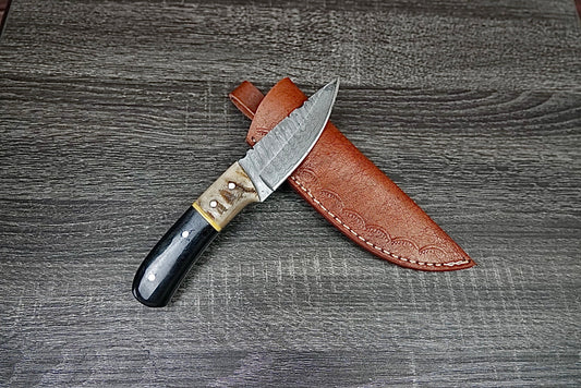 Handmade Damascus Steel Hunting Survival EDC knife Horn Handle, Leather Sheath