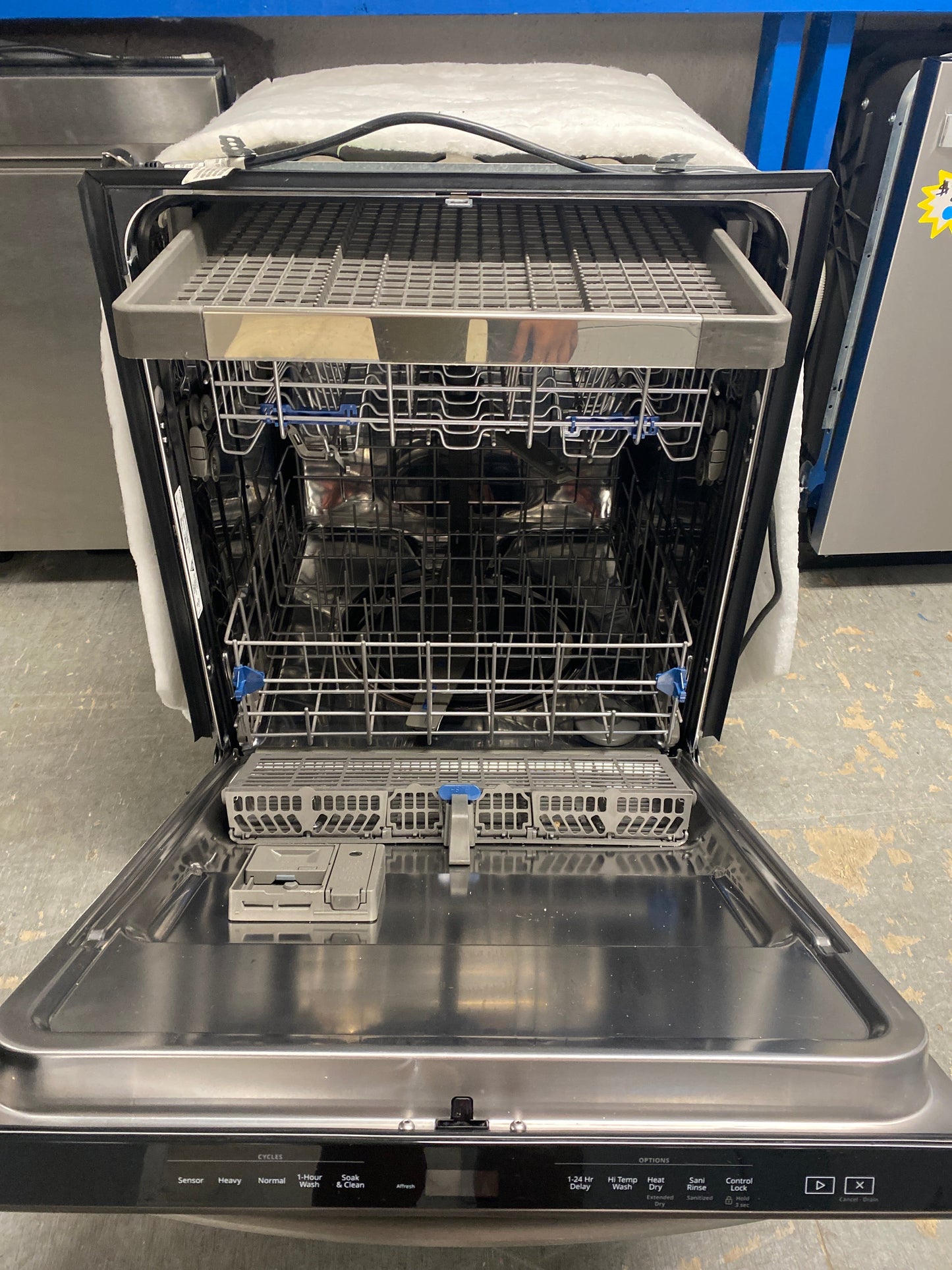 Whirlpool (slate) 24” Top-Control Dishwasher w/ 3rd Rack