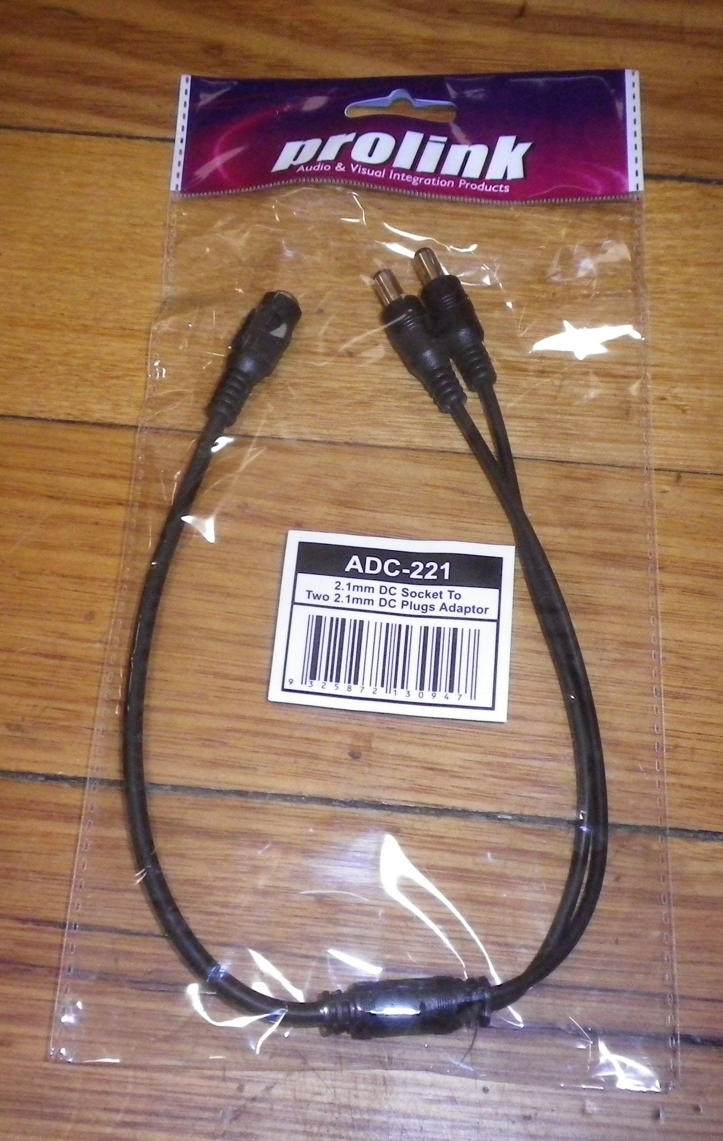 DC Plug Splitter Lead - 2.1mm DC Socket to 2 X 2.1mm DC Plug - Part # ADC221