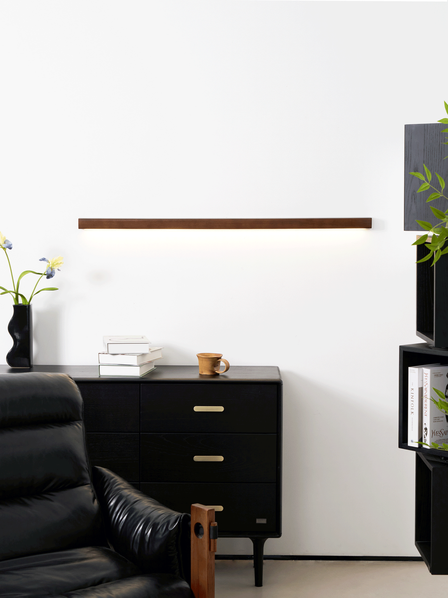 Minimalist Linear Wood Wall Light With Soft Downlight