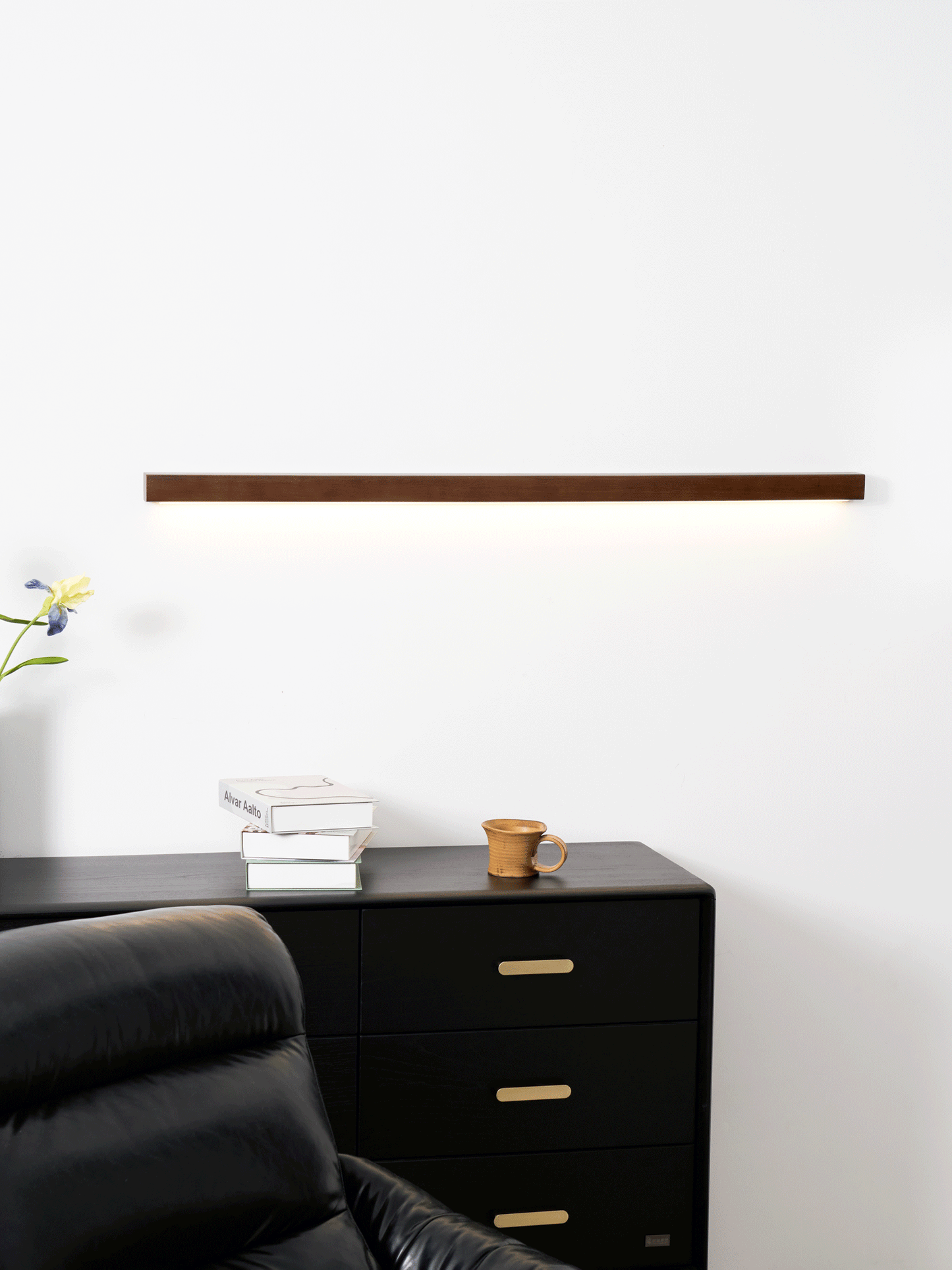 Minimalist Linear Wood Wall Light With Soft Downlight